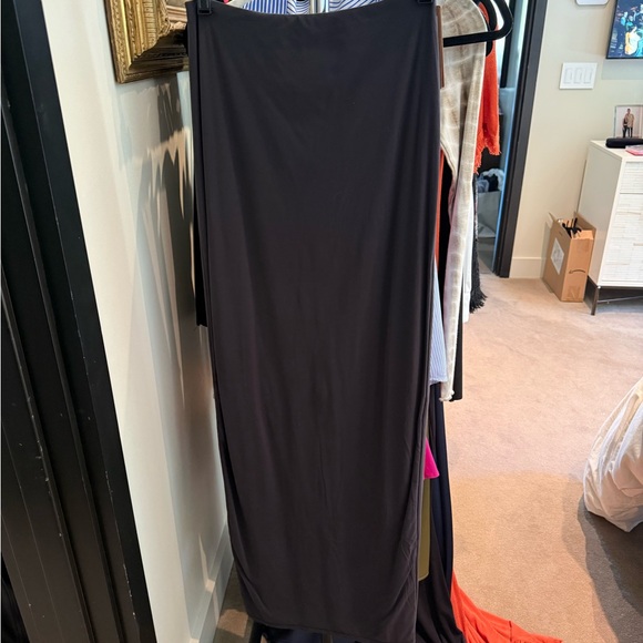 SKIMS Black Fits Everybody Maxi Skirt - Picture 3 of 8